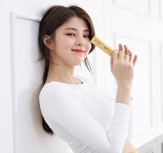 She made her acting debut in the 2017 drama series reunited worlds. 7 Things You Need To Know About Actress Han So Hee Of The World Of The Married Annyeong Oppa