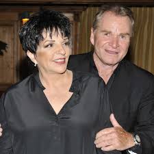 If you're looking for liza minnelli's net worth in 2021, then check out how much money liza minnelli makes and is worth. Liza Minelli Film Diva Wird 75 Jahre Alt Filmkollege Fritz Wepper Gratuliert Weltstar In Der Tz Stars