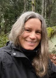 Kelly Bannister's Instagram, Twitter & Facebook