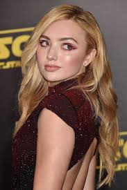 Choosing a new hairstyle doesn't have to be difficult. Peyton List S Hairstyles Hair Colors Steal Her Style