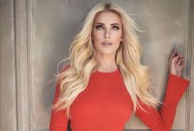 Γεννήθηκε την 1η μαΐου του 1985 στην αθήνα και μεγάλωσε στην πεύκη αττικής. H Katerina Kainoyrgioy Ekopse Ta Mallia Ths Deite To Neo Look Pics Mononews