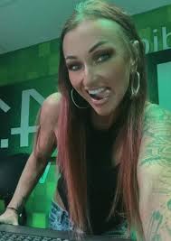 Amy Grey's Instagram, Twitter & Facebook