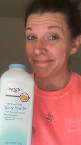 Who else uses baby powder as dry shampoo? 🙋‍♀️