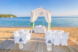 Le mariage sur la plage est définitivement le lieu le plus populaire pour les cérémonies mariage dans les caraïbes et les antilles. Mariage Sur La Plage Ou Feter Son Union Explore Par Expedia