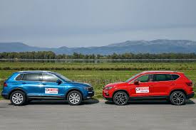 Das fällt außen und vor allem innen erstaunlich umfangreich aus. Seat Ateca Vs Vw Tiguan Bilder Autobild De