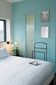 La promenade de la rabine emprunte des allées arborées au bord des pontons. Padja Hotel Spa Vannes Vannes Tarifs 2021