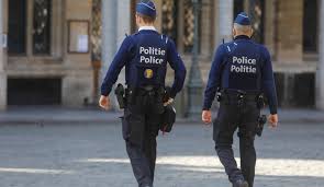 Policier du peuple pour le peuple. Les Trois Policiers Arretes Pour Viol Ont Ete Liberes Sous Conditions Bx1