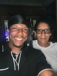 My mom @linettenettecopeland is the real life Cookie from empire😂 She  don't play about her kids! Ask about them #CopelandBoyz @who_is_mizzi  @dc_dondada1227 #theyknow😎 Rip @shawtylo_kob