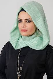 Elma Yesili Boyunluklu Baslik Hazir Turban Bone Ve Hazir Sal Biraraya Gelince Basortusu Modasi Moda Stilleri Turbanlar