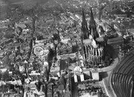 Dresden's frauenkirche, a symbol of the suffering of german civilians after its destruction in world war ii bombing and now of reconciliation, was consecrated sunday after painstaking restoration. Historic Pre War Photos Of German Cities Skyscraperpage Forum Dresden Germany Historical Buildings Architecture City