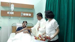 Pergelangan tangan sakit biasanya disebabkan karna adanya pembengkakan akibat keseleo, radang sendi, dan juga patah tulang. Doa Dan Adab Menjenguk Orang Sakit Yang Diajarkan Rasulullah Saw Mendoakan Hingga Bawa Buah Tangan Pos Kupang