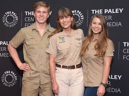 Terri, bindi, and robert irwin celebrated steve irwin day at the australia zoo in queensland on bindi irwin and her mother terri ditch the hollywood rehearsal studios to spend some time together. Robert Irwin Is Adoring Teenage Uncle To Bindi Irwin S Daughter In New Pics Sheknows