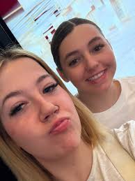 🎓 Today my sister and I graduated! 🎉🎉 If you congratulate us, you will  make us happier than ever! 💖🎄❤️