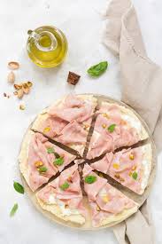 Check spelling or type a new query. Pizza Bianca Con Stracchino Mortadella E Pistacchi Ricetta Veloce Senza Lievitazione
