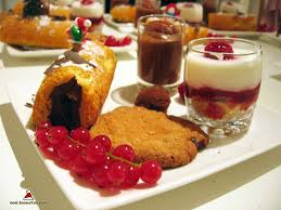 Ajouter la sauce vinaigrette et/ou mayonnaise. Assiette Gourmande De Desserts De Noel