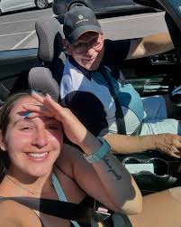 👩🏻‍❤️‍💋‍👨🏻🍀