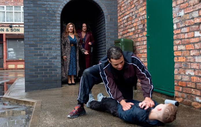 Coronation Street spoilers with Bernie's family surprise, Sarah strikes back and Lucy mystery - Manchester Evening News
