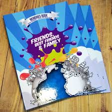 Setiap halaman buku tahunan sekolah menyimpan aktivitas, wajah, dan ucapan selama tahun sekolah. Cover Album Kenangan Pigura