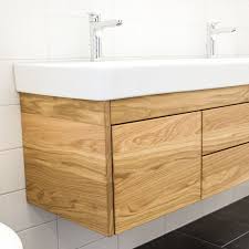 Der Unterbau Fur Das Badezimmer Lavabo Ist Nach Kundenwunsch In Schweizer Eiche Hergestellt Badezimmermobel Holz Mobel Nach Mass Badezimmer