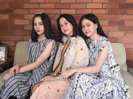 Beredar video mirip adhisty zara bersama pria yang diduga kekasihnya, zaki pohan. Adhisty Zara Dan Hasyakyla Saling Unfollow Disebut Ada Persaingan