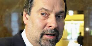 John se dočká nové funkce ve Sněmovně a s ní i výrazně vyššího platu