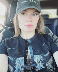 Britt Van Carr (@britt_van_carr) • Instagram photos and videos