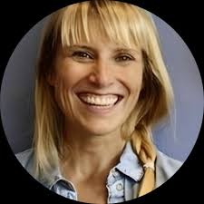 After training over 200 stakeholders to “do research,” here's what I've  learned about democratization: 1. Most teams confuse access with ability ↳  Giving someone the tools doesn't mean they know…