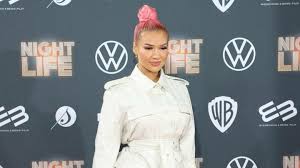 Shirin david 540.6m views discover short videos related to shirin david on tiktok. Shirin David On Youtube No Help Needed Sign Was An Oversight Archyde