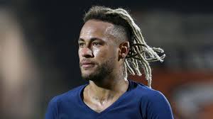 وكتب الاتحاد الدولي الفيفا في تويتر أن هدف نيمار جعله في المركز 20 في قائمة الهدافين الدوليين دون منح أي تفاصيل عن عدد. ØªØ³Ø±ÙŠØ­Ø© Ù†ÙŠÙ…Ø§Ø± Ø§Ù„Ø¬Ø¯ÙŠØ¯Ø© ØªØ®Ø·Ù Ø§Ù„Ø£Ø¶ÙˆØ§Ø¡ Ø¬Ø²Ø¡ Ù…Ù† Ø´ Ø¹Ø±Ù‡ Ø§Ù„Ù…Ø³ØªØ¹Ø§Ø± Ø³Ù‚Ø· Ø®Ù„Ø§Ù„ Ù…Ø¨Ø§Ø±Ø§Ø© Ù„Ø¨Ø§Ø±ÙŠØ³ Ø³Ø§Ù† Ø¬ÙŠØ±Ù…Ø§Ù†