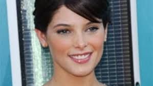 Ashley Greene fytyra e re e Avonit