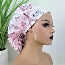 Mittelgroße, rosa Paris Scrub Cap, schützt das Haar mit satiniertem  Pferdeschwanz Scrub Cap. Buttons Option, Größen-Option Siehe Beschreibung,  Krankenschwester