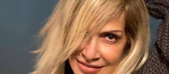 Η άννα βίσση στο αεροδρόμιο. Anna Bissh To Neo Ths Tragoydi Egine No1 Se Ligotero Apo 1 Wra Must