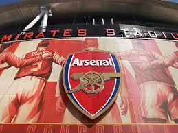 Arsenal football club official website: Vashemu Klubu Plevat Na Vas Londonskij Arsenal Vlyapalsya V Skandal Mk