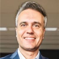 1200+ perfis com “Galan”