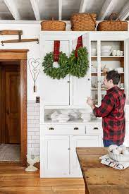 Decorating above kitchen cabinets ideas tips top kitchen decorations for christmas celebration ravishing decorating above kitchen cabinets for christmas inspiration how to decorate top of kitchen cabinets for christmas christmas decorating ideas above kitchen cabinets decoratorist. 33 Kitchen Christmas Decorating Ideas How To Decorate Your Kitchen For Christmas