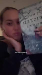 I can’t get enough #booktok #fantasybooks #twotwistedcrowns #bookrecs  #fantasyromance