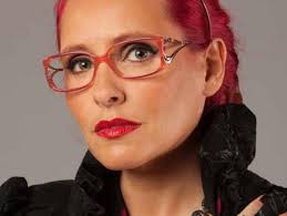 Agora, sofia alves aceitou o convite de daniel oliveira, diretor de programas da televisão de paço de arcos, para voltar a fazer ficção na sic. Esta Doi Na Tvi Sofia Alves Vira Costas A Tvi E E Apresentada Como Estrela Da Sic Tinha Muitas Saudades Nacional Flash