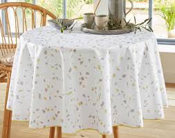 Ne vous faîtes pas arnaquer par un magasin si vous voulez voir un commentaire nappe rectangulaire anti tache, rédigé par un autre acheteur, sachez que nous disposons de nombreux avis. Nappe Polyester Nappe Entretien Facile Nappe De Salon Becquet