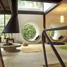 Modern Living Room With Open Central Fireplace Idee Deco Maison Modele Architecture Maison