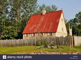 By touring the island, or settling there for one or more days, a stop at the inn au poste de traite will be a memorable moment in your journey. Reconstruction Du Premier Poste De Traite Des Fourrures Au Canada Que Pierre Chauvin A Mis En Place Dans La Region De 1600 Ta House Styles Stock Photos Photo