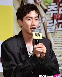 Lee kwang soo's acceptance speech after winning the top excellence award at the 2016 sbs entertainment awards ♡ (trans). Lee Kwang Soo Got Off The Bus Too Is Rm Still Rm Without Giraffe Minews