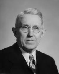 UWM RETIRED FACULTY ASSOCIATION CELEBRATING 50 YEARS OF SUSTAINING  COLLEGIAL & PROFESSIONAL RELATIONSHIPS WITH UWM 1961-