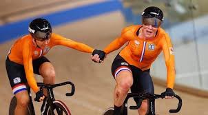 Track cycling a few seconds ago. Sxeorbclphotbm
