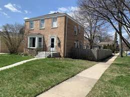 300 S Hi Lusi Ave Mount Prospect Il 60056 Hotpads Renting A House City House Mount Prospect