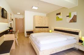 Check spelling or type a new query. Camera Doppia Comfort Cirmolo Con Balcone Esposto A Nord Ovest Uno Sguardo Alle Camere Hotel Romerrast Sentirsi Bene