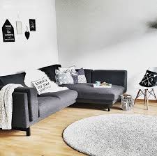 Parçalı mobilyalarda araya eklenen modüllerle köşe koltuğun oturma. Cansu Hanimin Sade Mobilyalar Ve Uyumlu Aksesuarlarla Modern Stil Evi Ev Gezmesi