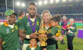 Wife & children siya kolisi is married to rachel smith with whom he biologically has 2 adorable children. South Africa Flew Captain Siya Kolisi S Dad To Rugby World Cup Final Who Didn T Have A Passport Daily Mail Online