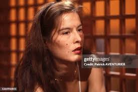 Caroline Paulus's Instagram, Twitter & Facebook