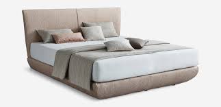 Ruf bett mit rollen, gut erhalten, diente als gästebett, liegefläche 140 x 200 bettkasten auf rollen, kopfteil steckbar, 2 nachttische einhängbar. Matratzen Rahmen Ruf Betten