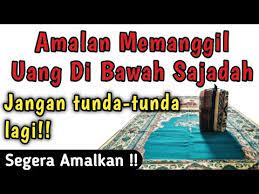 Walaupun tidak masuk akal nyatanya masih banyak orang yang penasaran bahkan mencoba untuk mempraktekkan amalan atau ritual mendatangkan uang ghaib, dibawah sajadah atau dibawah banta. Ilmu Mendatangkan Uang Dibawah Sajadah Wirid Mendatangkan Uang Dibawah Sajadah Youtube
